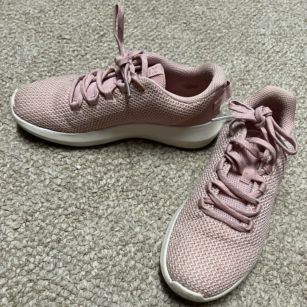 Women’s under armour tennis shoes in pink